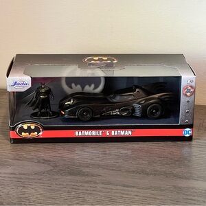 Jada Toys - Hollywood Rides - (Batmobile and Batman) - Scale 1/32 - (Diecast)